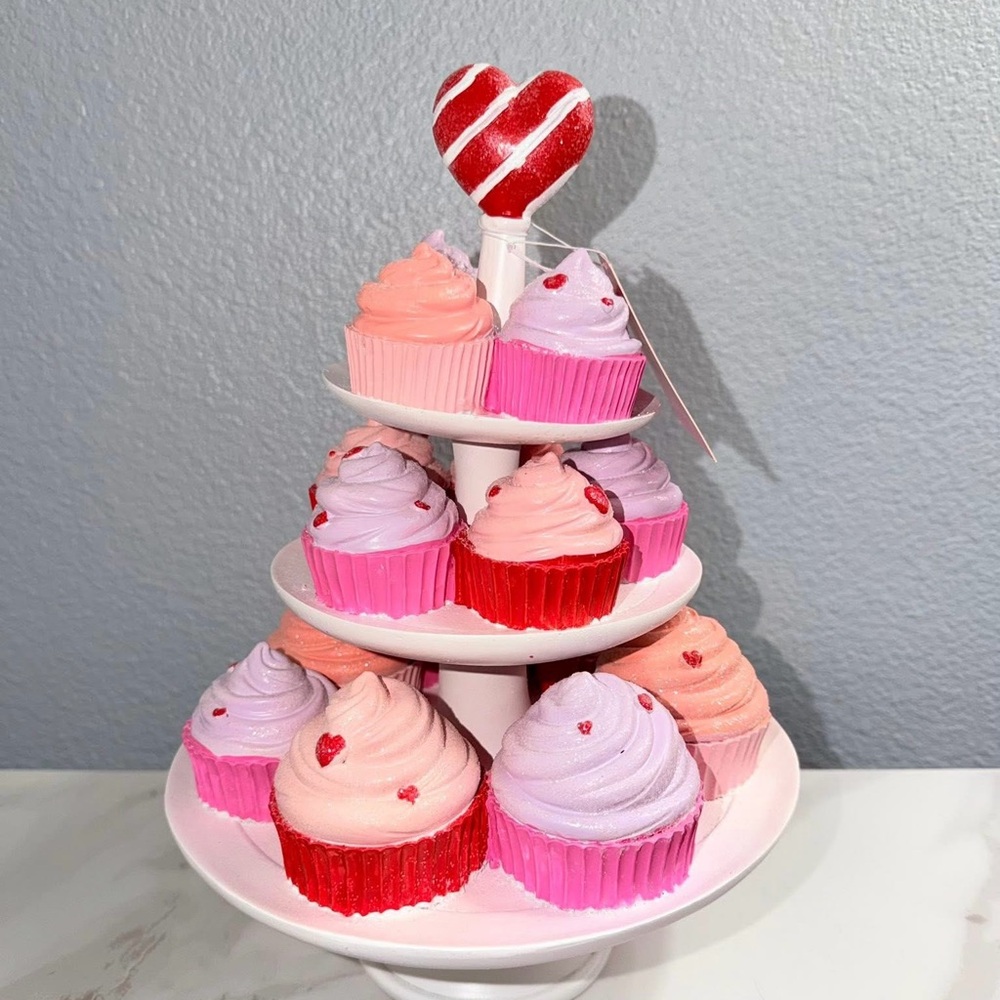 Martha Stewart Heart-Themed Cupcake Stand with Pink and Red Cupcakes